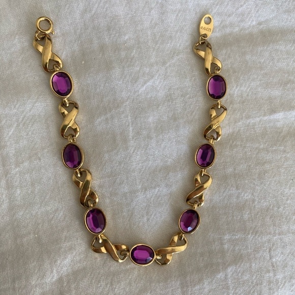 Avon Marked Vintage XO Design Bracelet with‎ Purple Stones - Picture 1 of 3